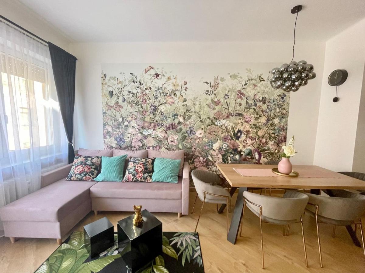 Brand New #hollan#3bedr#2bathr#freeparking Apartamento Budapeste